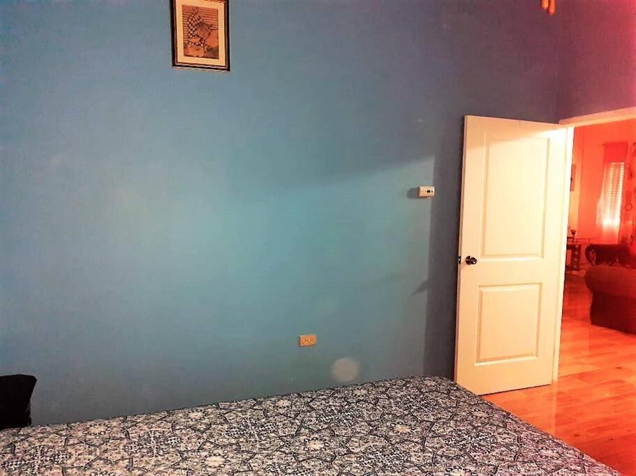 Comfortable Strategic Lodging Quarters Spanish Town Экстерьер фото