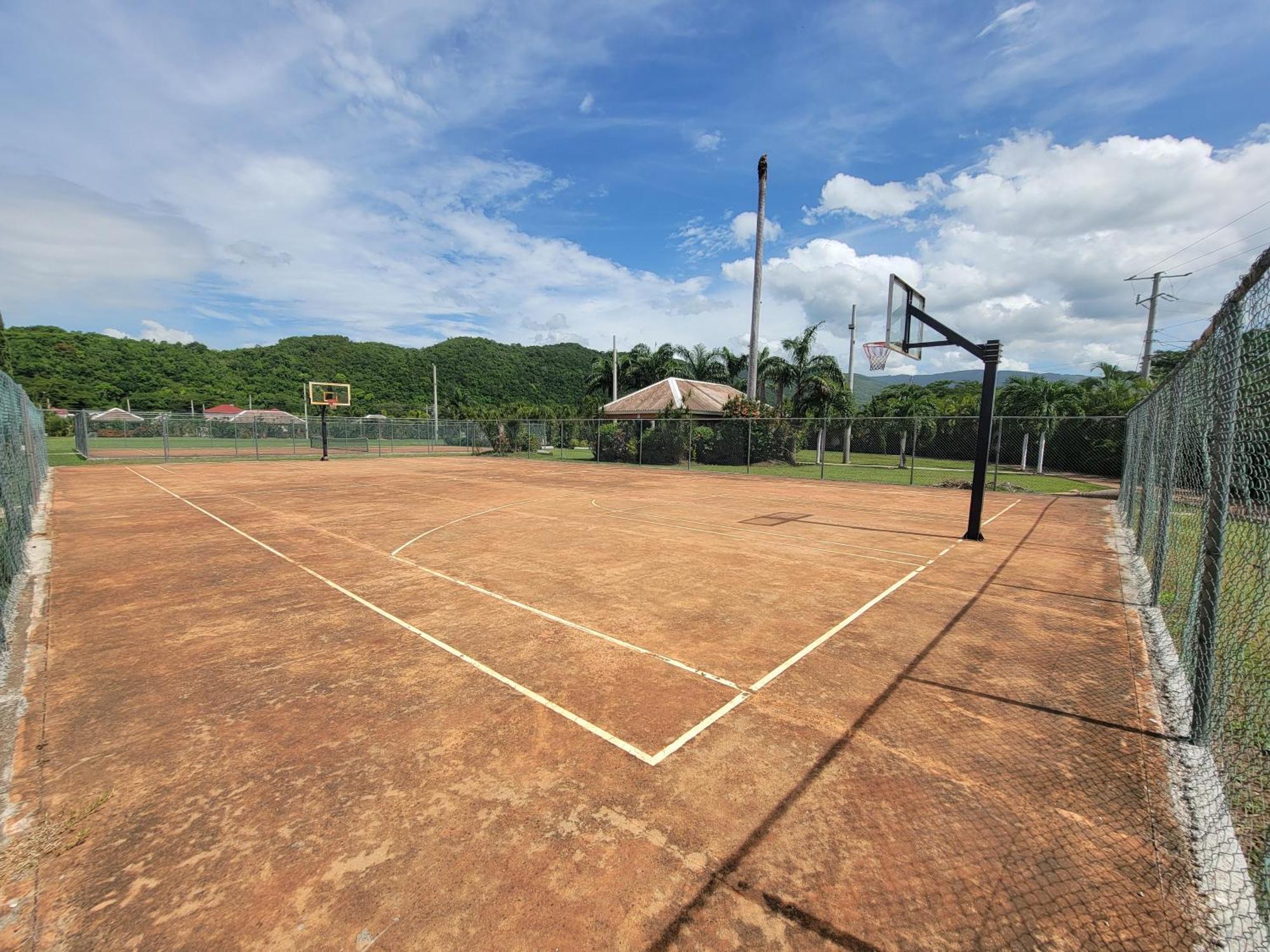 Comfortable Strategic Lodging Quarters Spanish Town Экстерьер фото