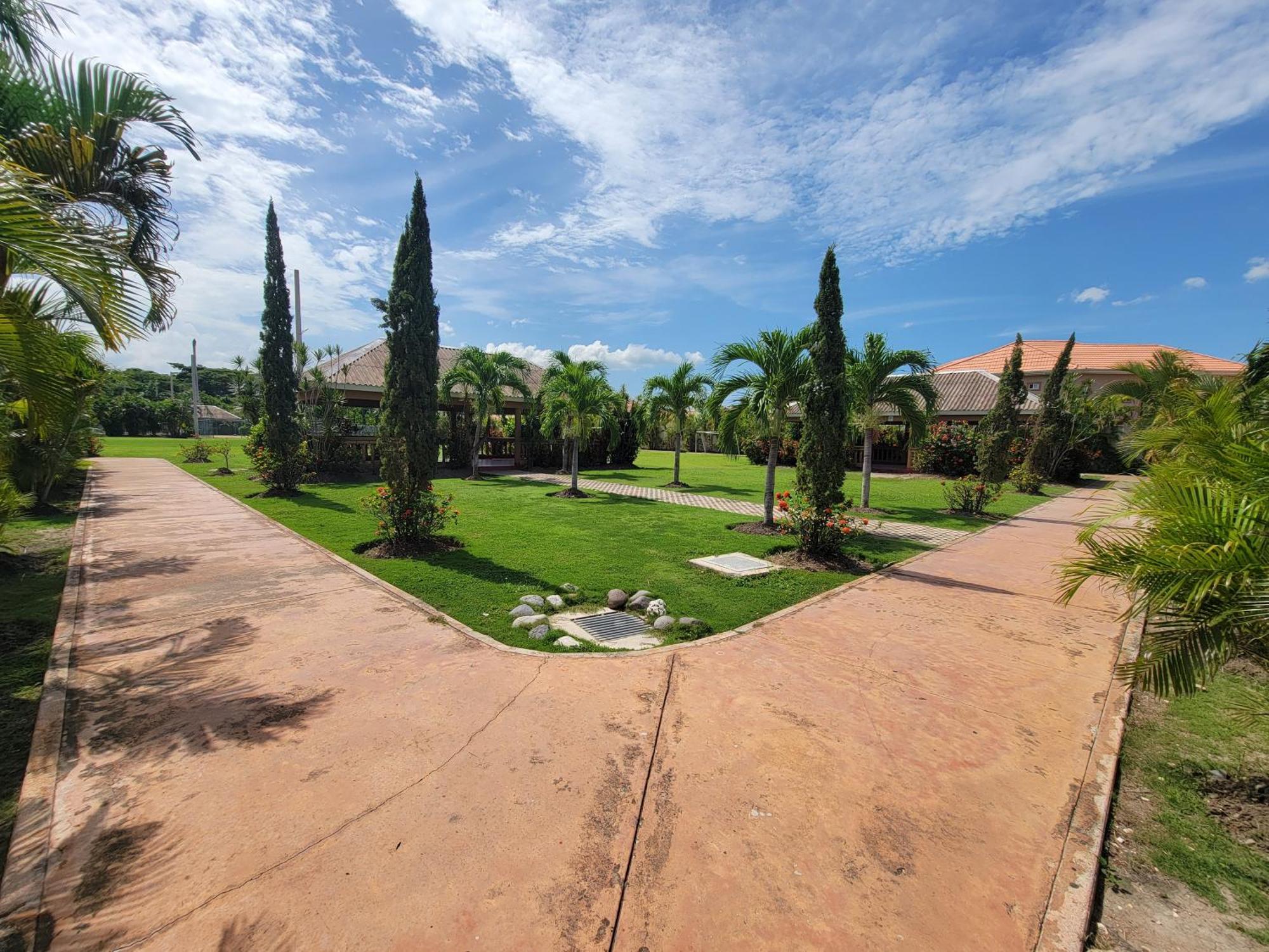 Comfortable Strategic Lodging Quarters Spanish Town Экстерьер фото
