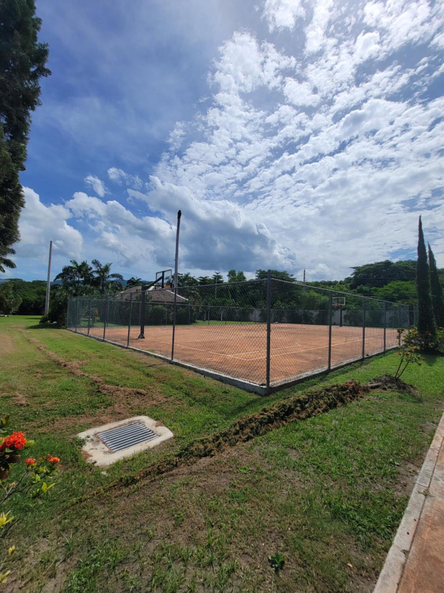 Comfortable Strategic Lodging Quarters Spanish Town Экстерьер фото