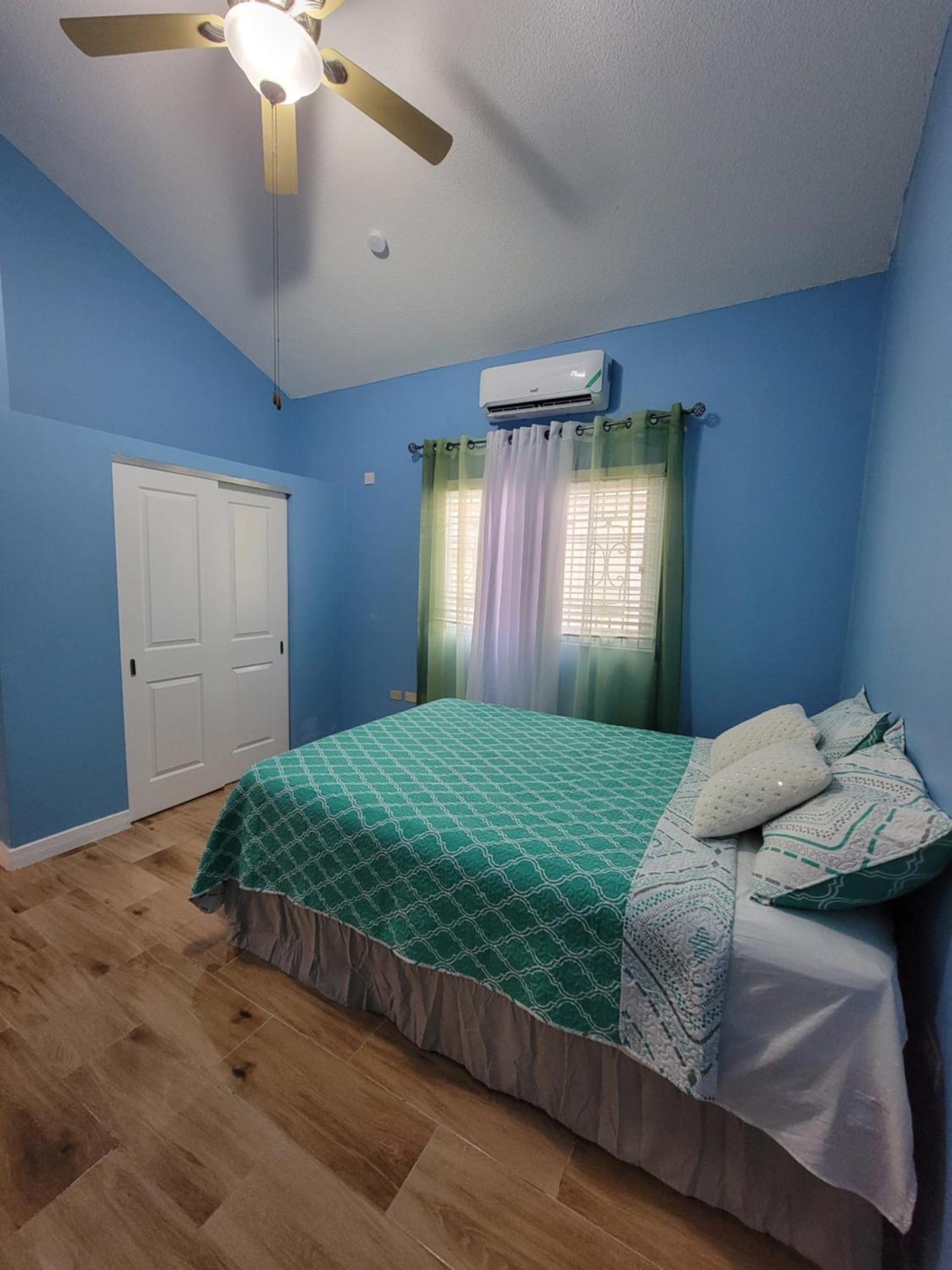 Comfortable Strategic Lodging Quarters Spanish Town Экстерьер фото