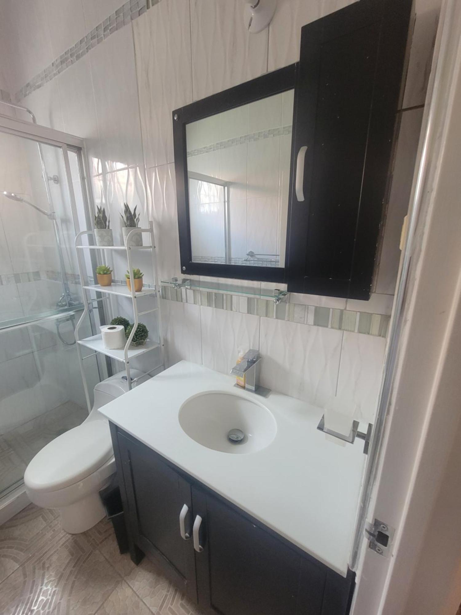 Comfortable Strategic Lodging Quarters Spanish Town Экстерьер фото