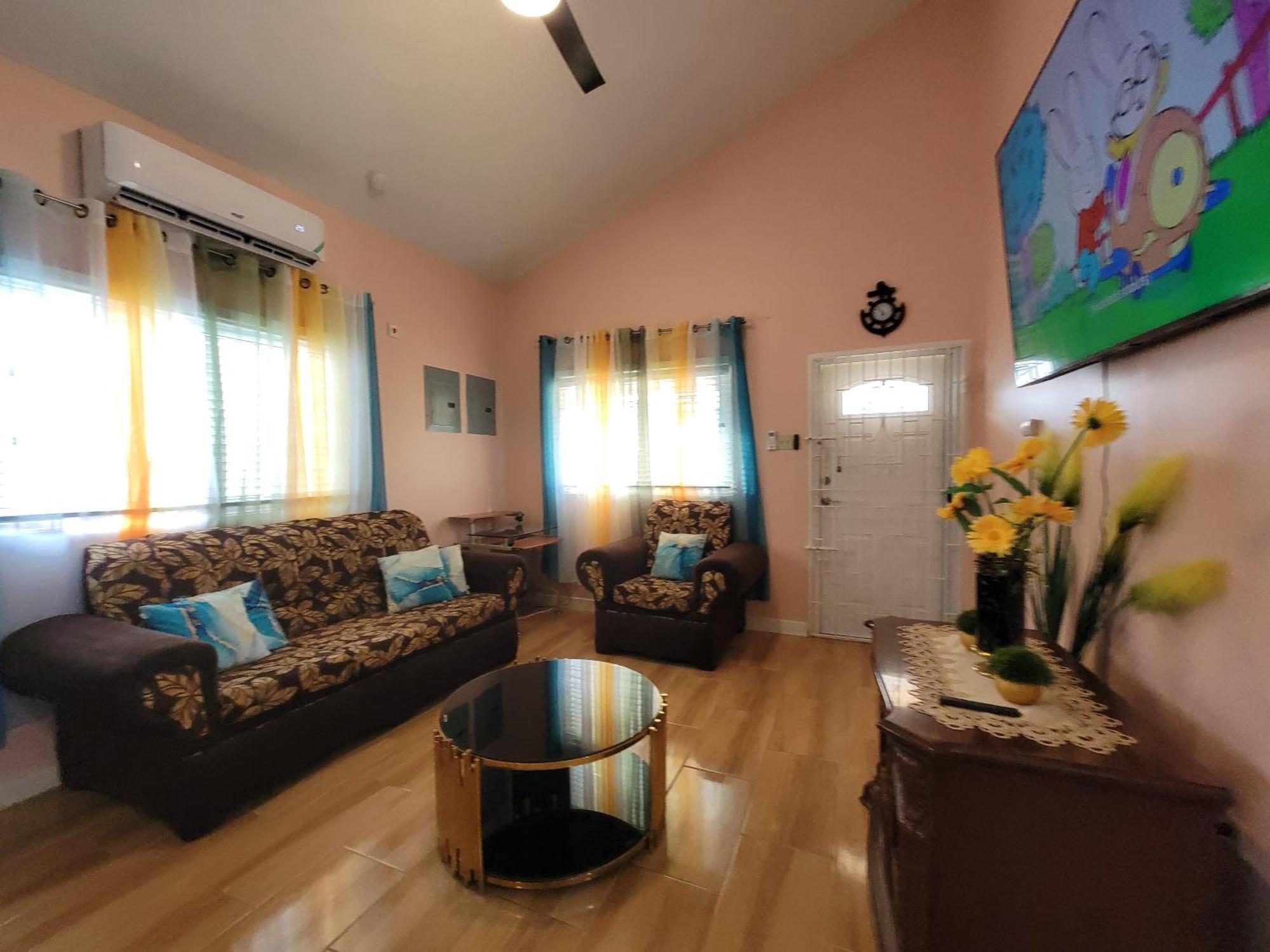 Comfortable Strategic Lodging Quarters Spanish Town Экстерьер фото